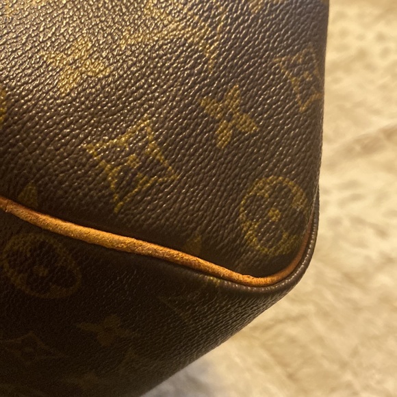 Louis Vuitton - Picture 13 of 17